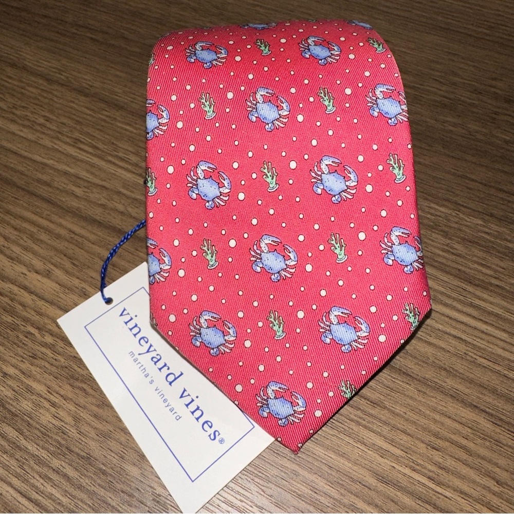 Vineyard Vines NWT 100% Silk Crab Tie, Raspberry
